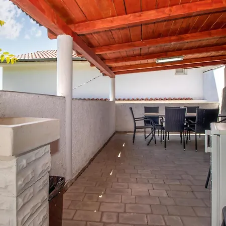 Lovely In With Kitchen Apartment